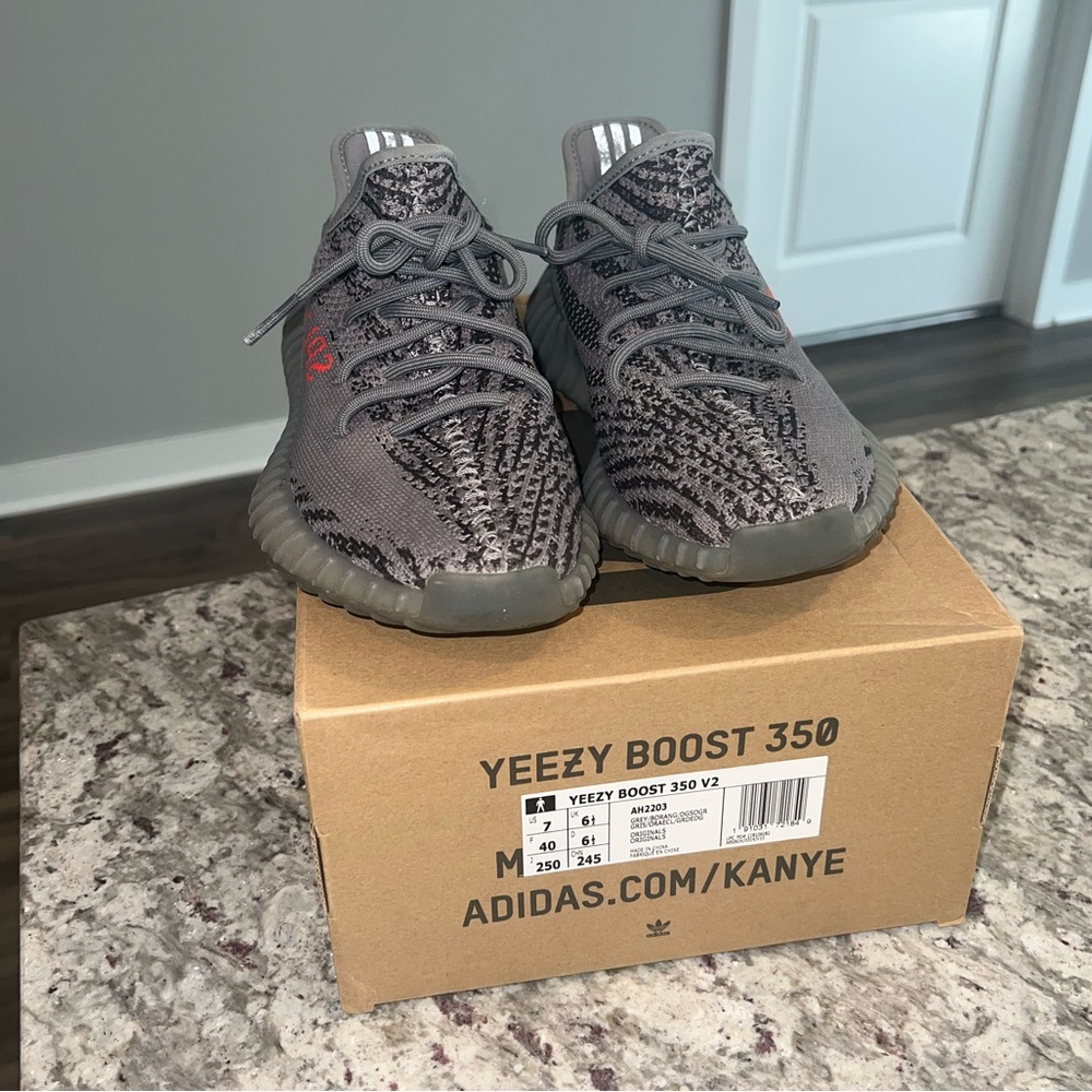 Size 7 adidas Yeezy Boost 350 V2 Low Beluga 2.0 Includes Original Box Great